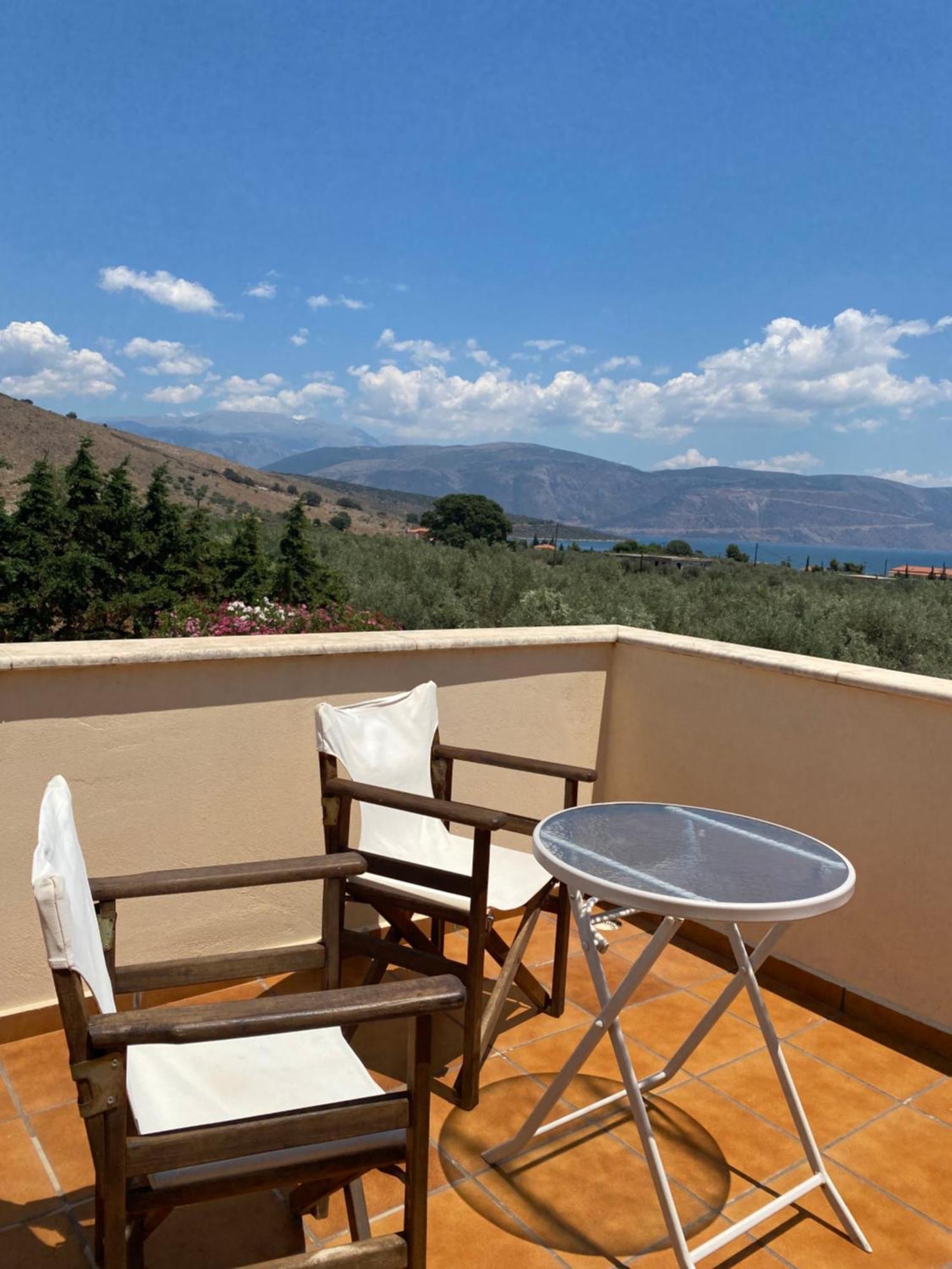 Georges Villa Galaxidi, Family, Pool And Garden Exterior photo