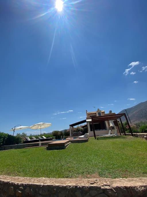 Georges Villa Galaxidi, Family, Pool And Garden Exterior photo