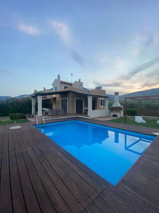 Georges Villa Galaxidi, Family, Pool And Garden Exterior photo