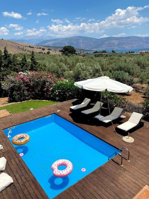 Georges Villa Galaxidi, Family, Pool And Garden Exterior photo