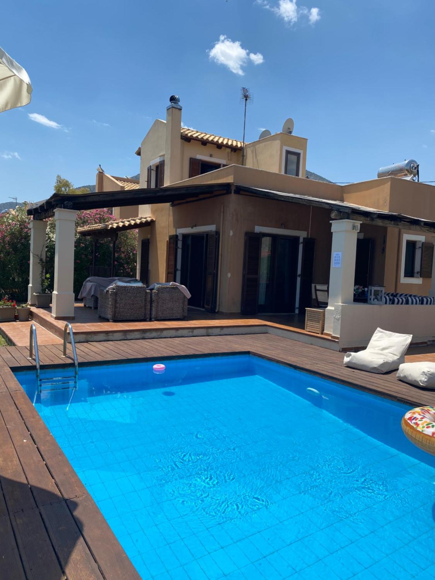 Georges Villa Galaxidi, Family, Pool And Garden Exterior photo